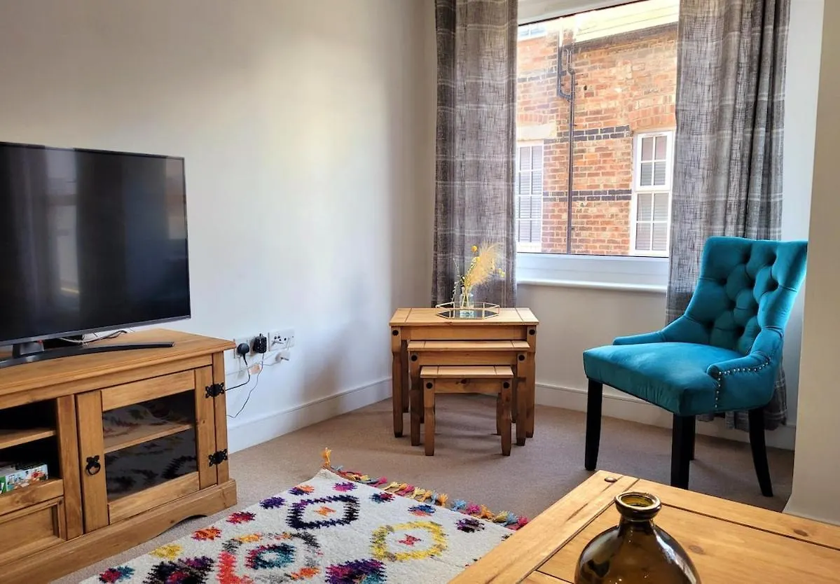 Cheltenham Town Centre Apartment, Private Parking Apartment