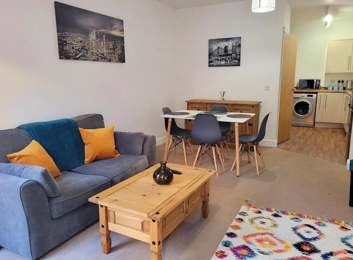 Cheltenham Town Centre Apartment, Private Parking 0*,  United Kingdom