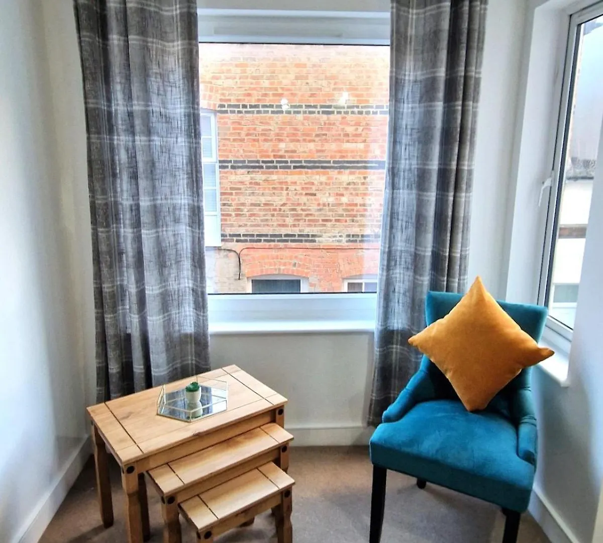 Cheltenham Town Centre Apartment, Private Parking Apartment