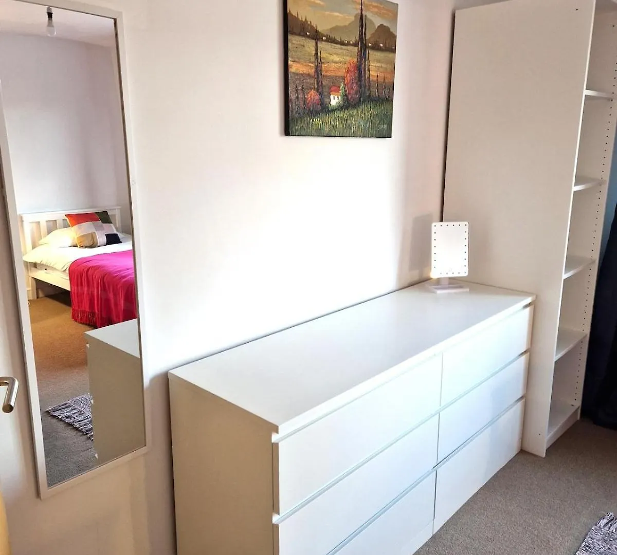 Cheltenham Town Centre Apartment, Private Parking